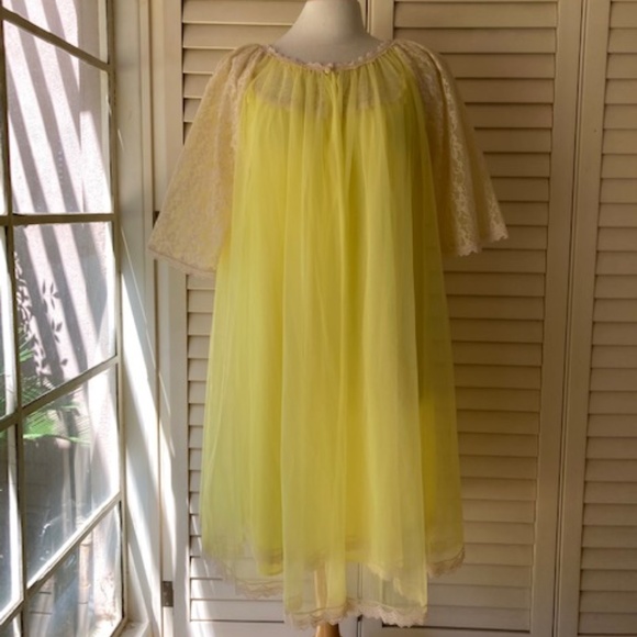 Vintage Canary Yellow Waltz Length Peignoir Set - Picture 2 of 15